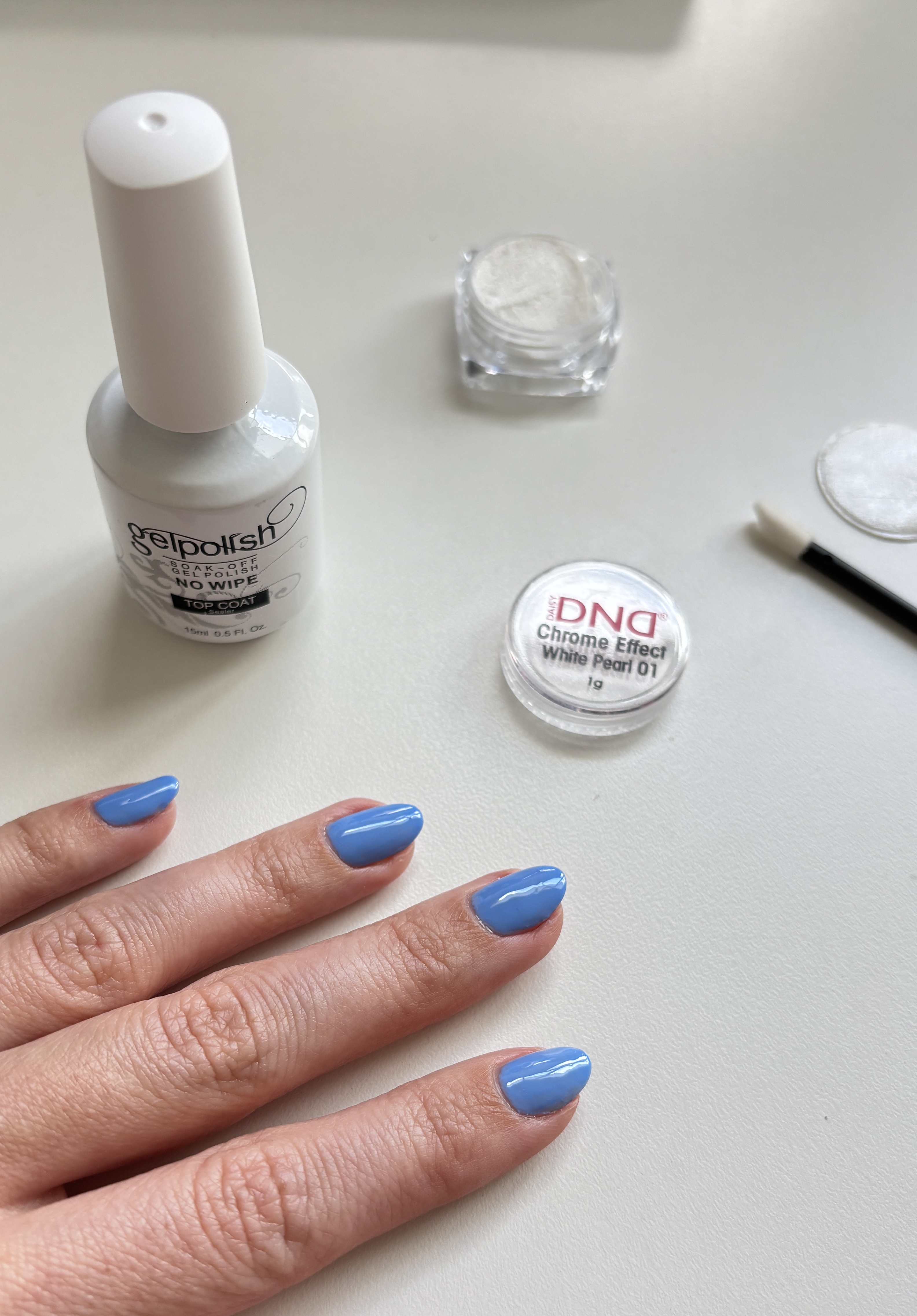 gel nail polish and chrome powder